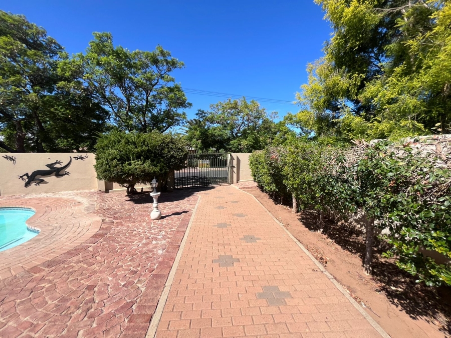 5 Bedroom Property for Sale in Rouxpark Western Cape